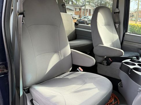 Used 2006 Ford E-350 and Econoline 350 XLT image 6