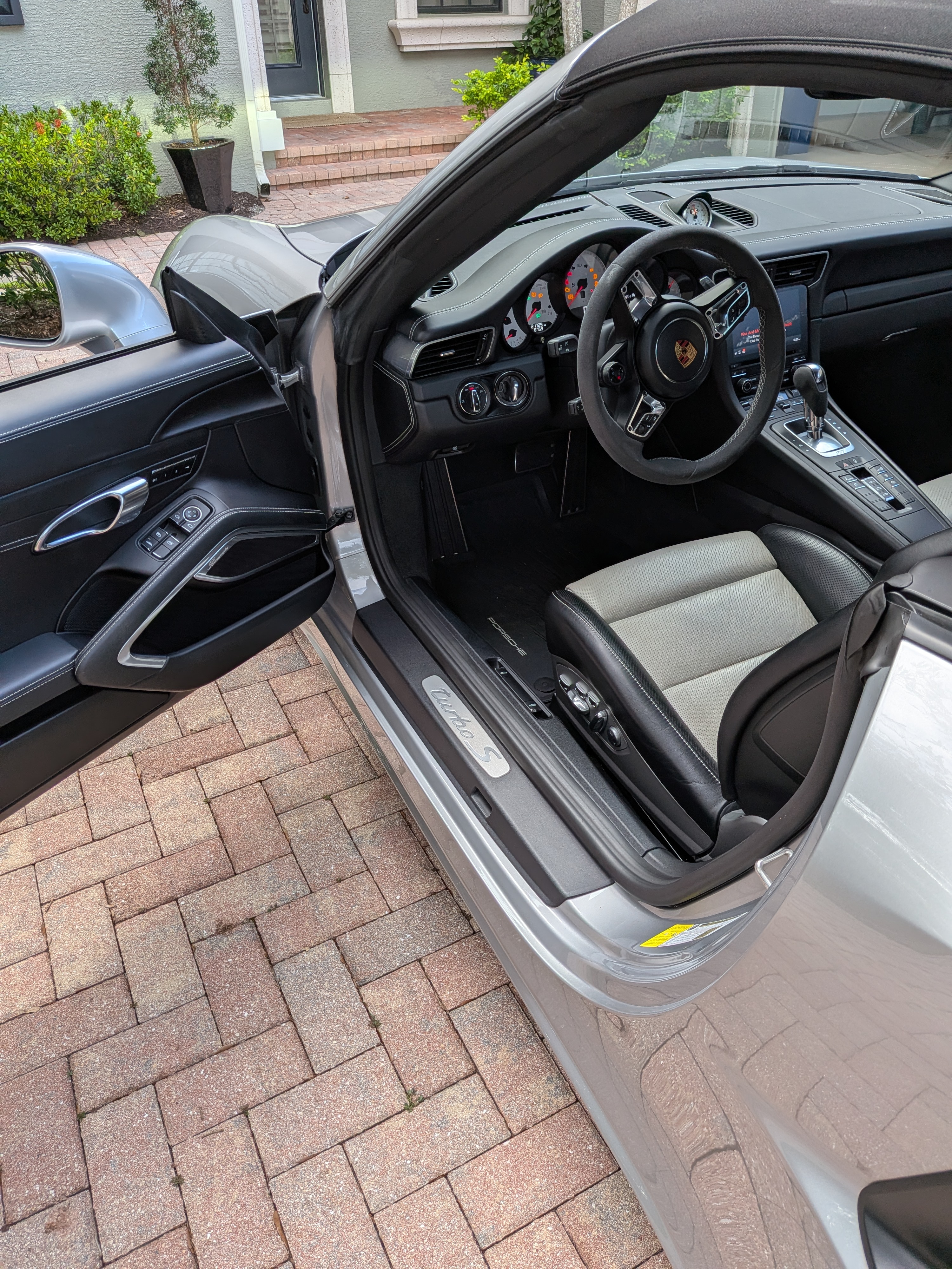 Used 2018 Porsche 911 Turbo S AWD/4WD image 5