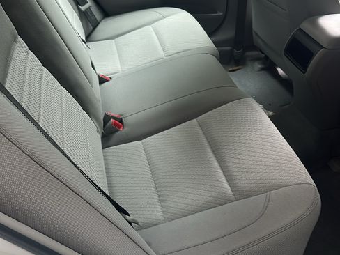Used 2016 Toyota Camry LE FWD image 2