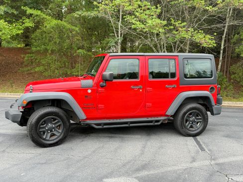 Used 2015 Jeep Wrangler Unlimited Sport AWD/4WD image 2