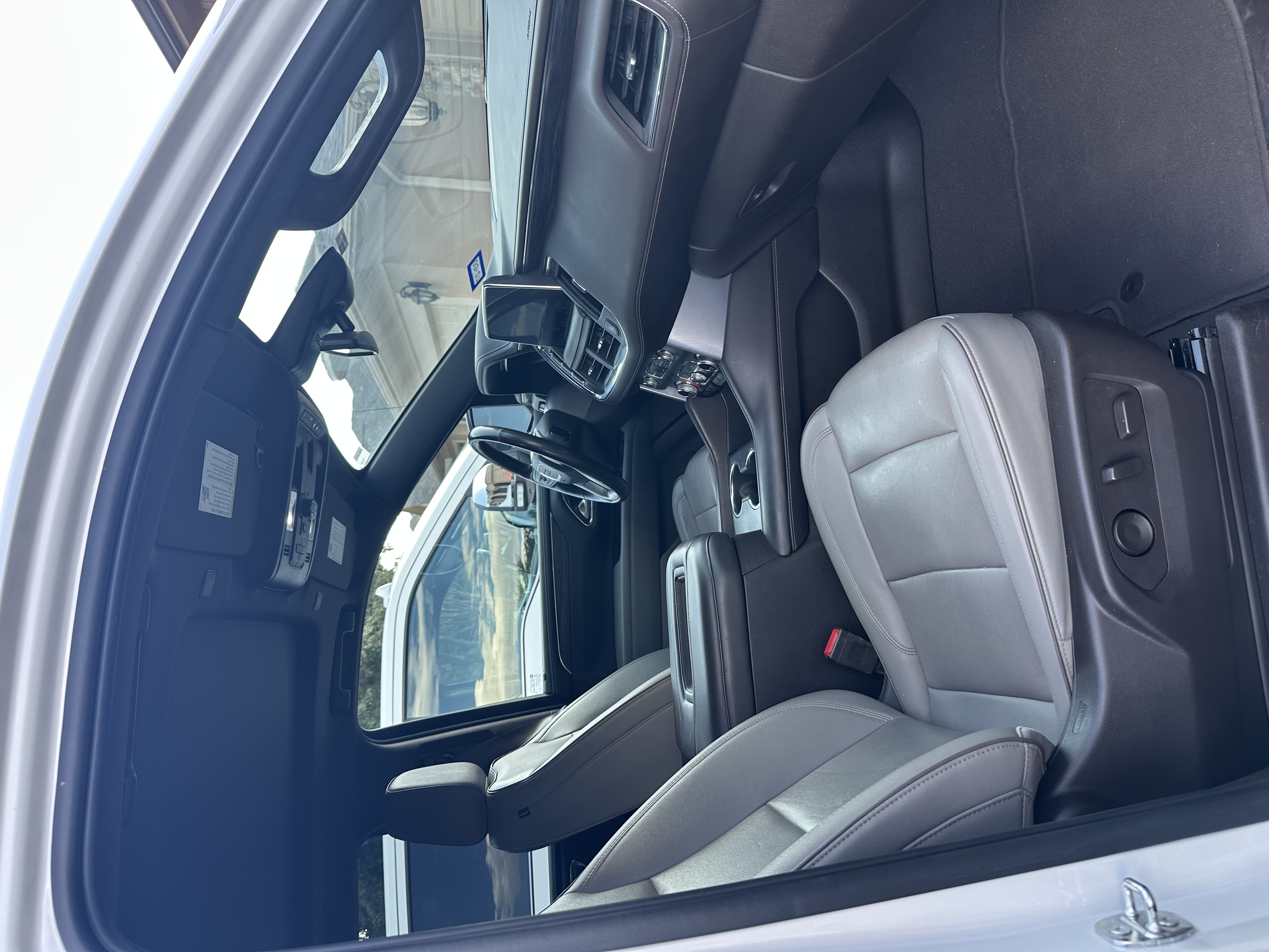 Used 2022 GMC Yukon SLT w/ SLT Premium Package AWD/4WD image 14