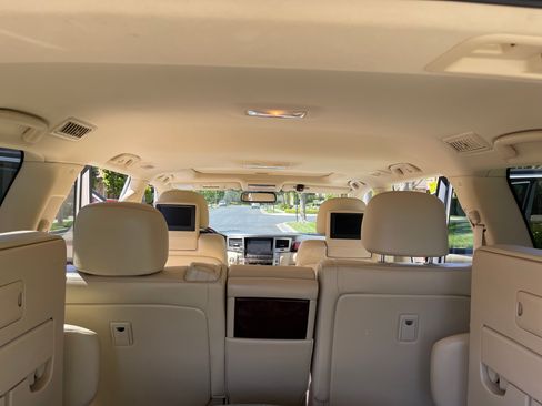 Used 2014 Lexus LX 570 4WD image 11