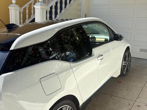 Used 2015 BMW i3 Hatchback 4D image 2