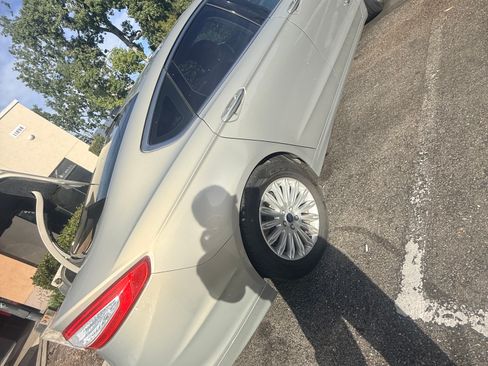 Used 2015 Ford Fusion Energi SE image 11