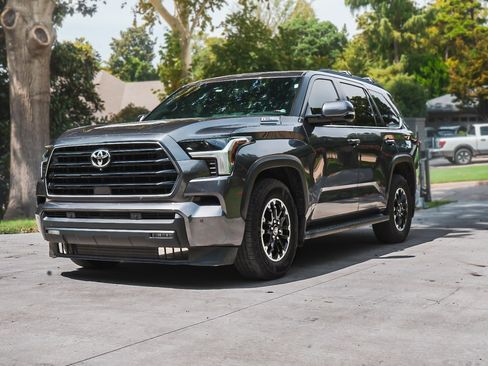 Used 2025 Toyota Sequoia SR5 w/ SR5 Premium Package AWD/4WD image 1