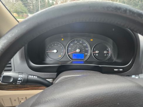 Used 2011 Hyundai Santa Fe Limited w/ Navigation Pkg 4 image 9