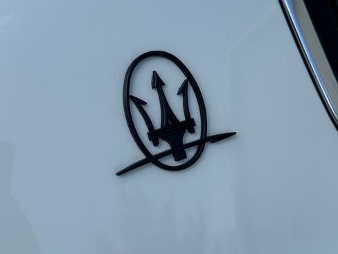 Used 2021 Maserati Ghibli S RWD image 17