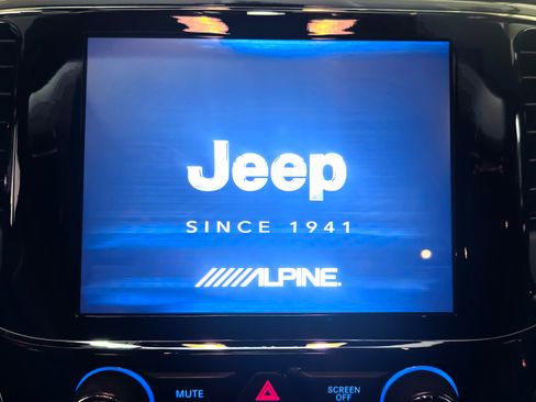 Used 2021 Jeep Grand Cherokee Limited X image 19