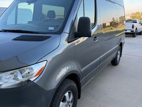Used 2019 Mercedes-Benz Sprinter 2500 image 12