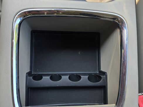 Used 2015 Chrysler Town & Country Limited Platinum image 16