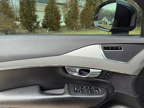 Used 2021 Volvo XC90 T5 Momentum w/ Protection Package Premier image 11