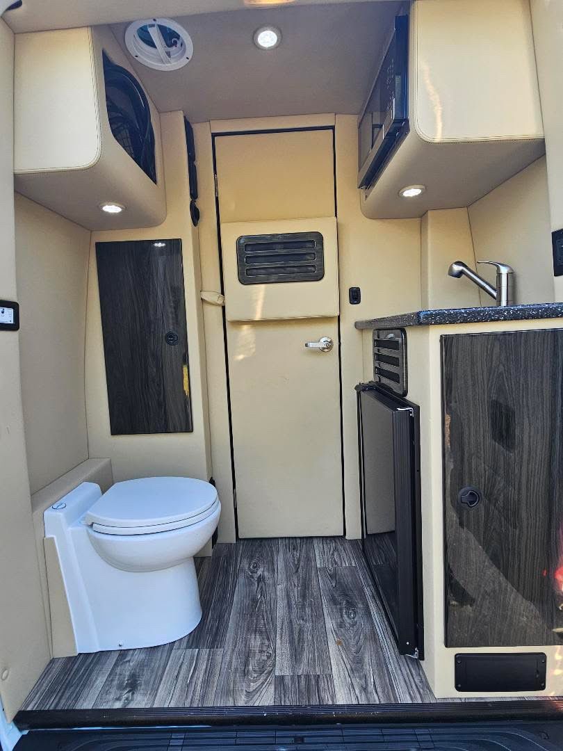 Used 2020 Mercedes-Benz Sprinter 2500 image 5