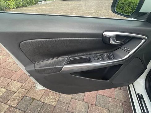 Used 2012 Volvo S60 T5 image 10