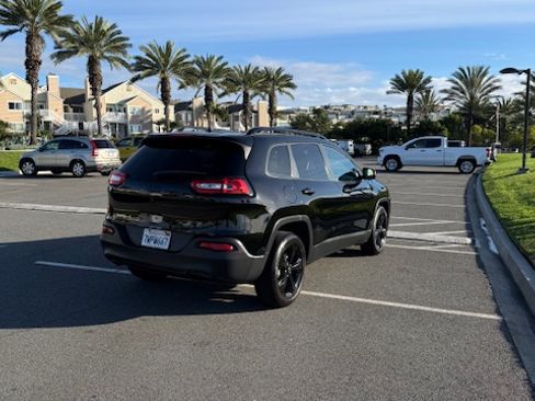 Used 2017 Jeep Cherokee High Altitude image 5