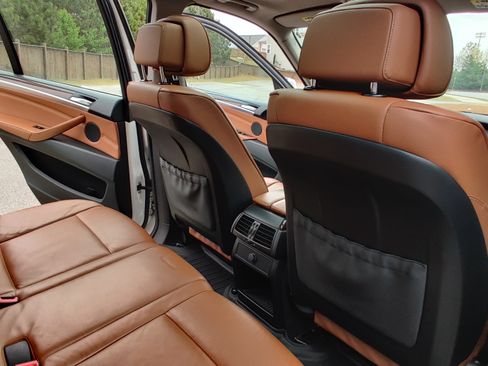 Used 2010 BMW X5 xDrive30i image 11