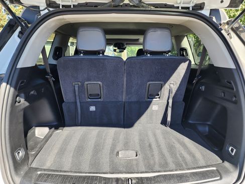 Used 2023 Jeep Grand Cherokee L Laredo image 9