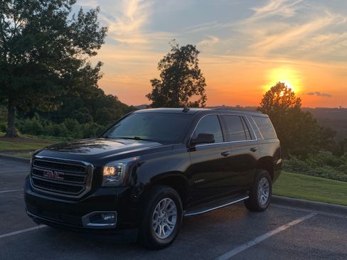 Used 2017 GMC Yukon SLT RWD image 2