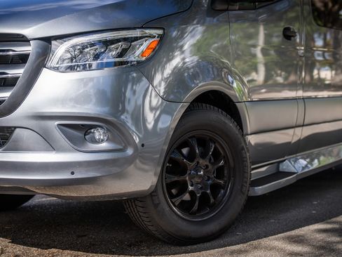 Used 2022 Mercedes-Benz Sprinter 2500 image 2