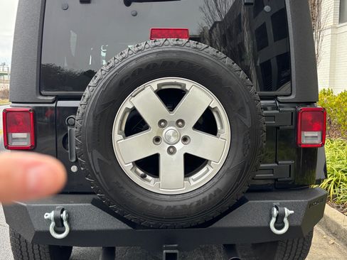 Used 2012 Jeep Wrangler Unlimited Sahara w/ Dual Top Group image 5