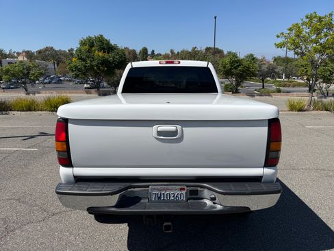 Used 2005 GMC Sierra 2500 SLT w/ Heavy-Duty Power Package RWD image 6