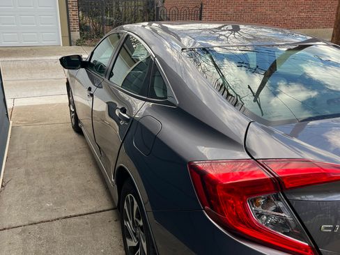 Used 2016 Honda Civic EX image 8