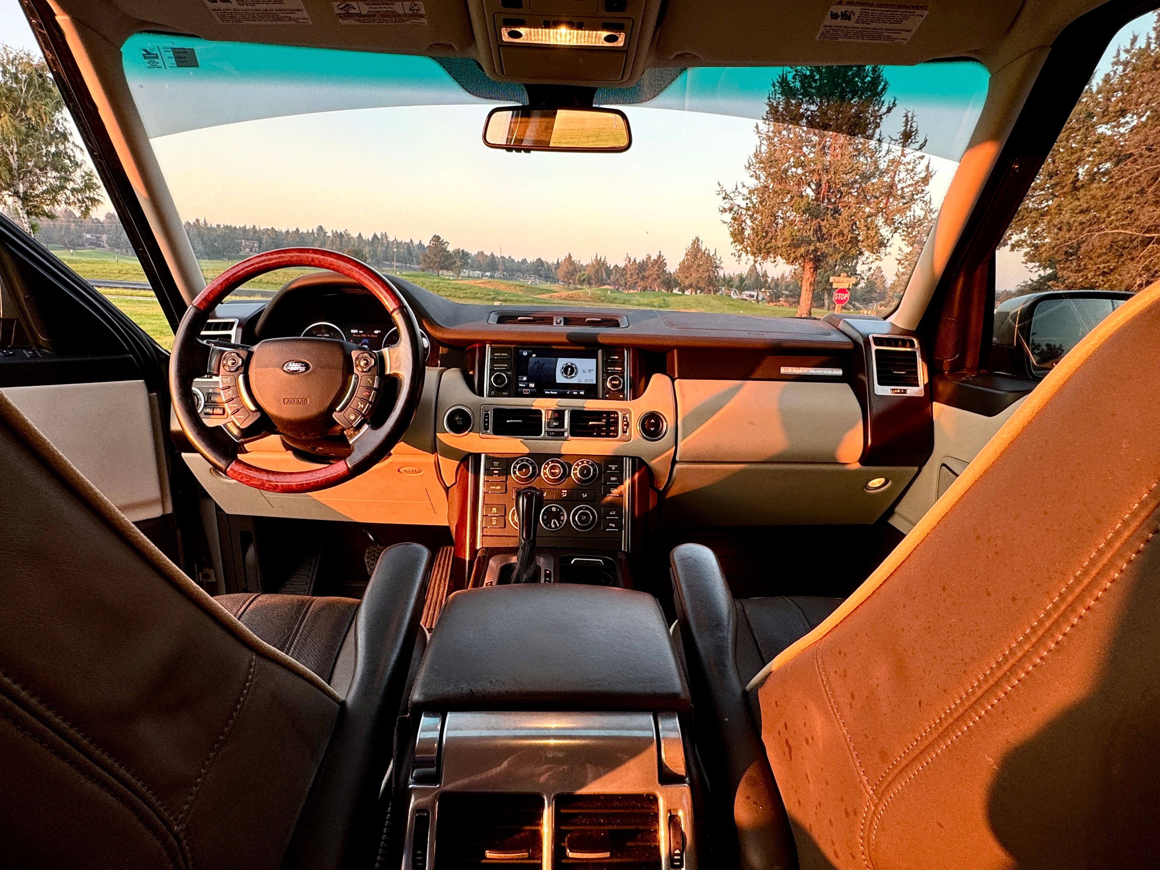 Used 2010 Land Rover Range Rover HSE LUX AWD/4WD image 6