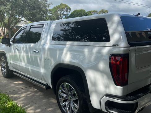 Used 2022 GMC Sierra 1500 Denali w/ Denali Reserve Package AWD/4WD image 9
