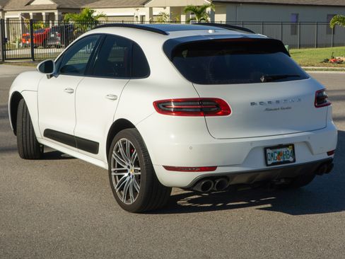 Used 2015 Porsche Macan Turbo image 10