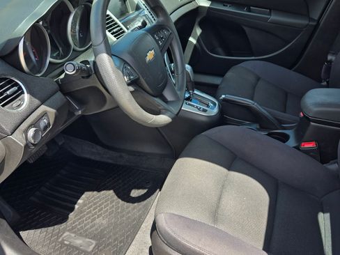 Used 2015 Chevrolet Cruze LT image 12