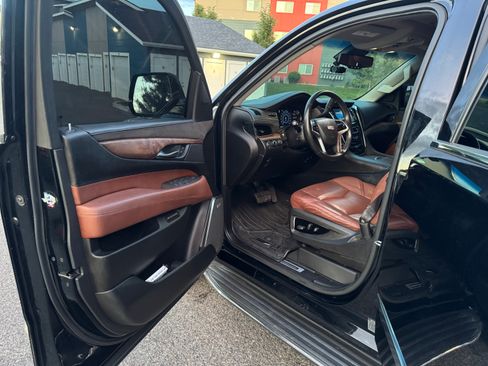 Used 2016 Cadillac Escalade ESV Premium AWD/4WD image 16