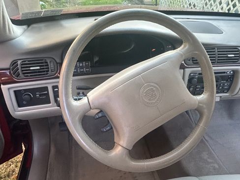 Used 1998 Cadillac De Ville Sedan image 10