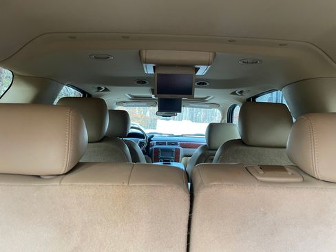 Used 2013 Chevrolet Suburban LTZ image 13