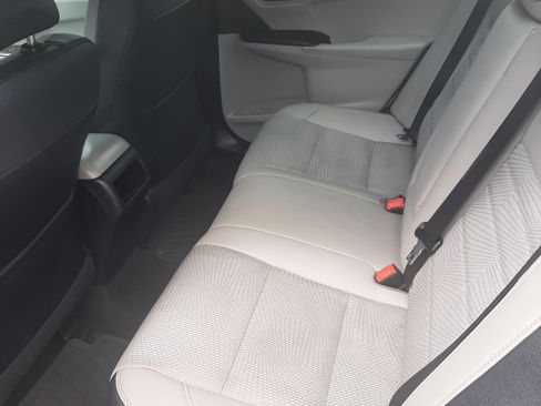 Used 2016 Toyota Camry SE image 9