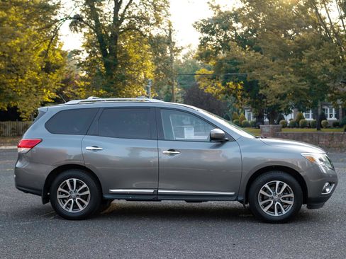 Used 2014 Nissan Pathfinder SV image 15