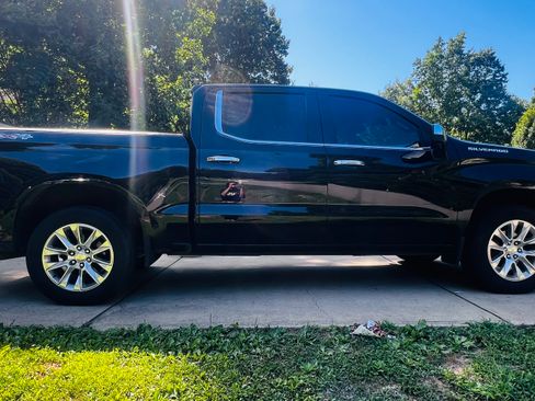 Used 2020 Chevrolet Silverado 1500 LTZ w/ LTZ Plus Package AWD/4WD image 9