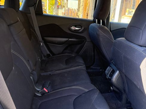 Used 2016 Jeep Cherokee Latitude w/ Cold Weather Group image 6