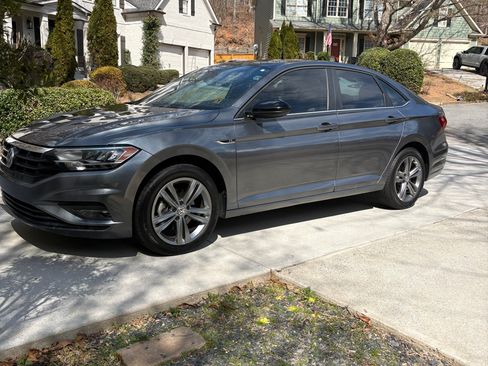 Used 2019 Volkswagen Jetta R-Line w/ R-Line Cold Weather Package image 2