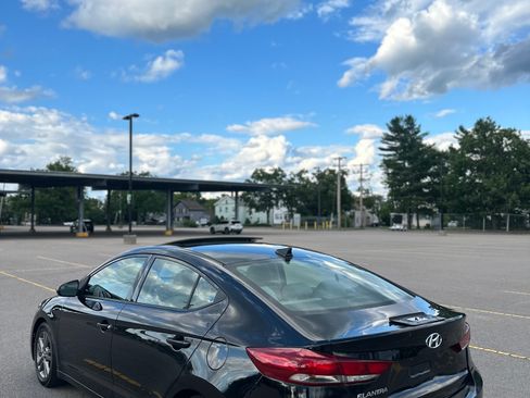 Used 2017 Hyundai Elantra SE FWD image 5