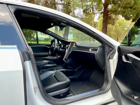 Used 2016 Tesla Model S 60D image 19