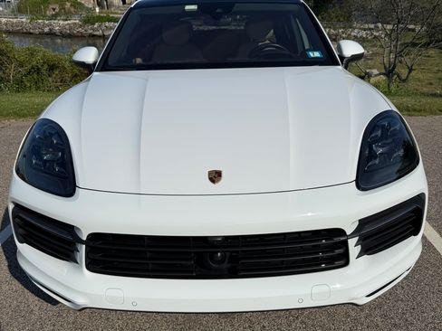 Used 2023 Porsche Cayenne Coupe AWD/4WD image 1