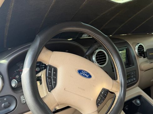 Used 2004 Ford Expedition Eddie Bauer image 4