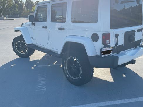 Used 2012 Jeep Wrangler Unlimited Sahara image 8