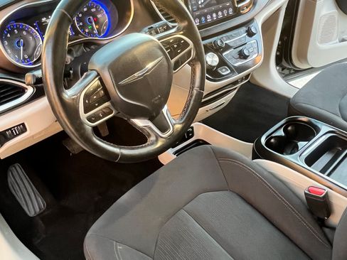 Used 2019 Chrysler Pacifica Touring Plus w/ Cold Weather Group image 8