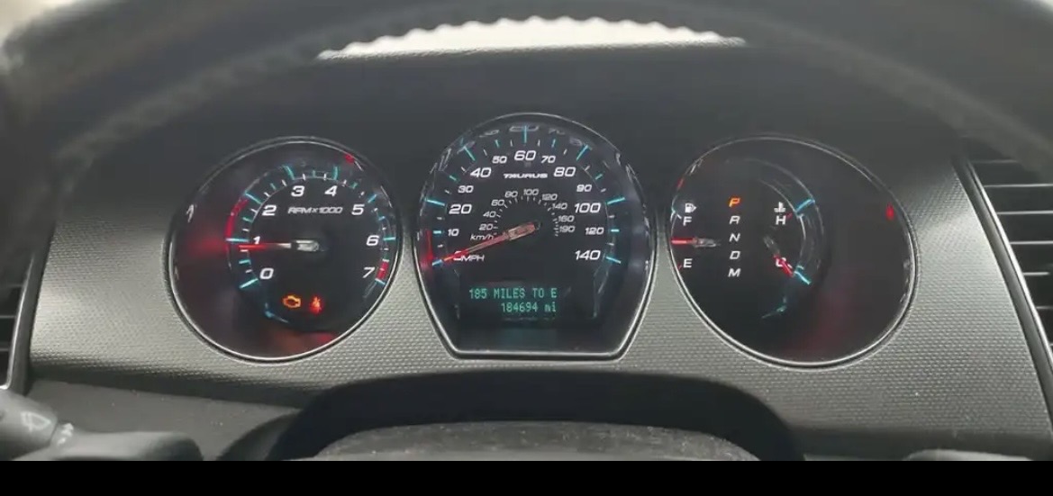 Used 2010 Ford Taurus SEL FWD image 10