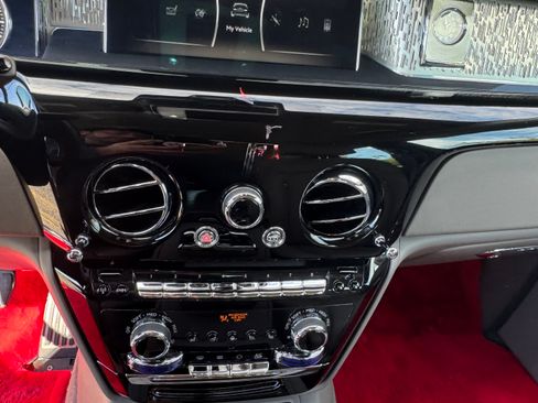 Used 2018 Rolls-Royce Phantom Sedan image 17