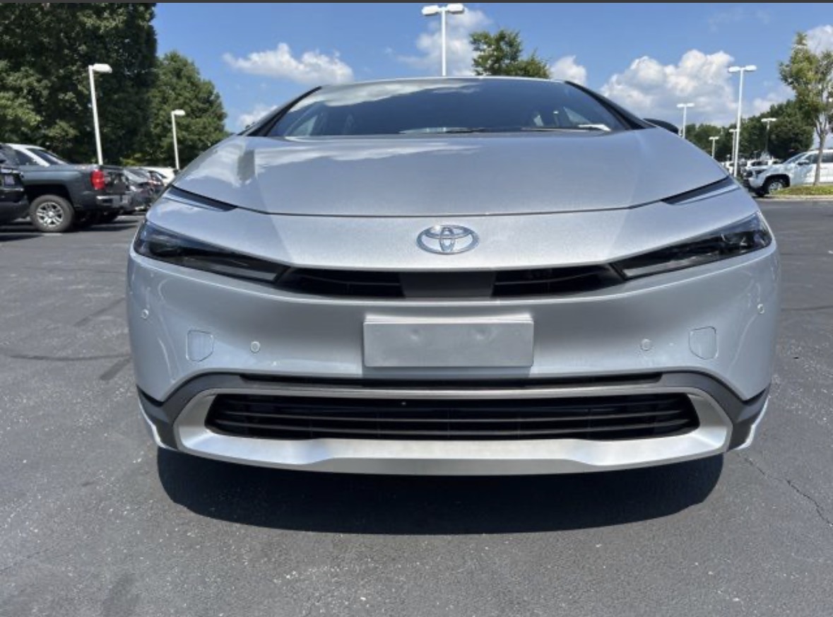 Used 2026 Toyota Prius LE FWD image 2