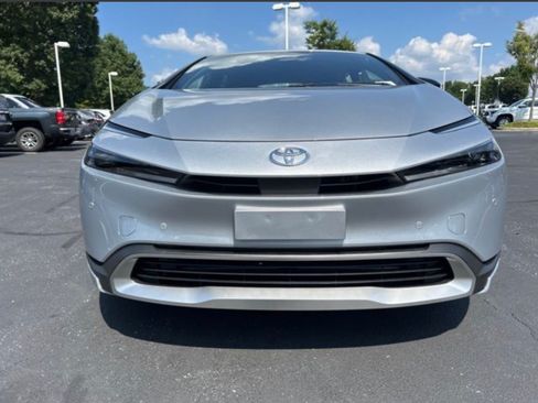 Used 2026 Toyota Prius LE FWD image 2