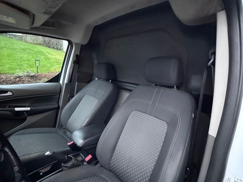 Used 2020 Ford Transit Connect XLT image 5