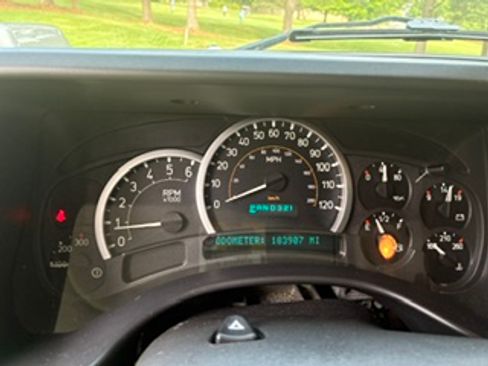 Used 2005 HUMMER H2 w/ Preferred Equipment Group AWD/4WD image 1