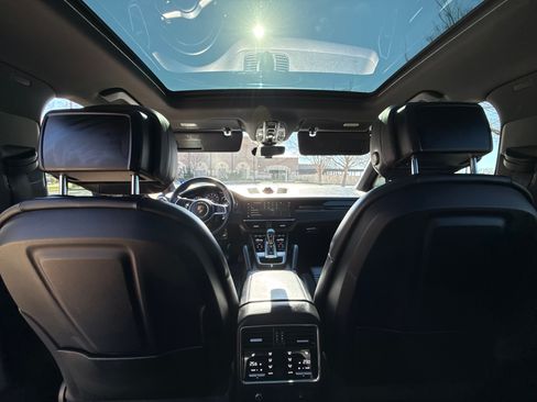 Used 2022 Porsche Cayenne image 12